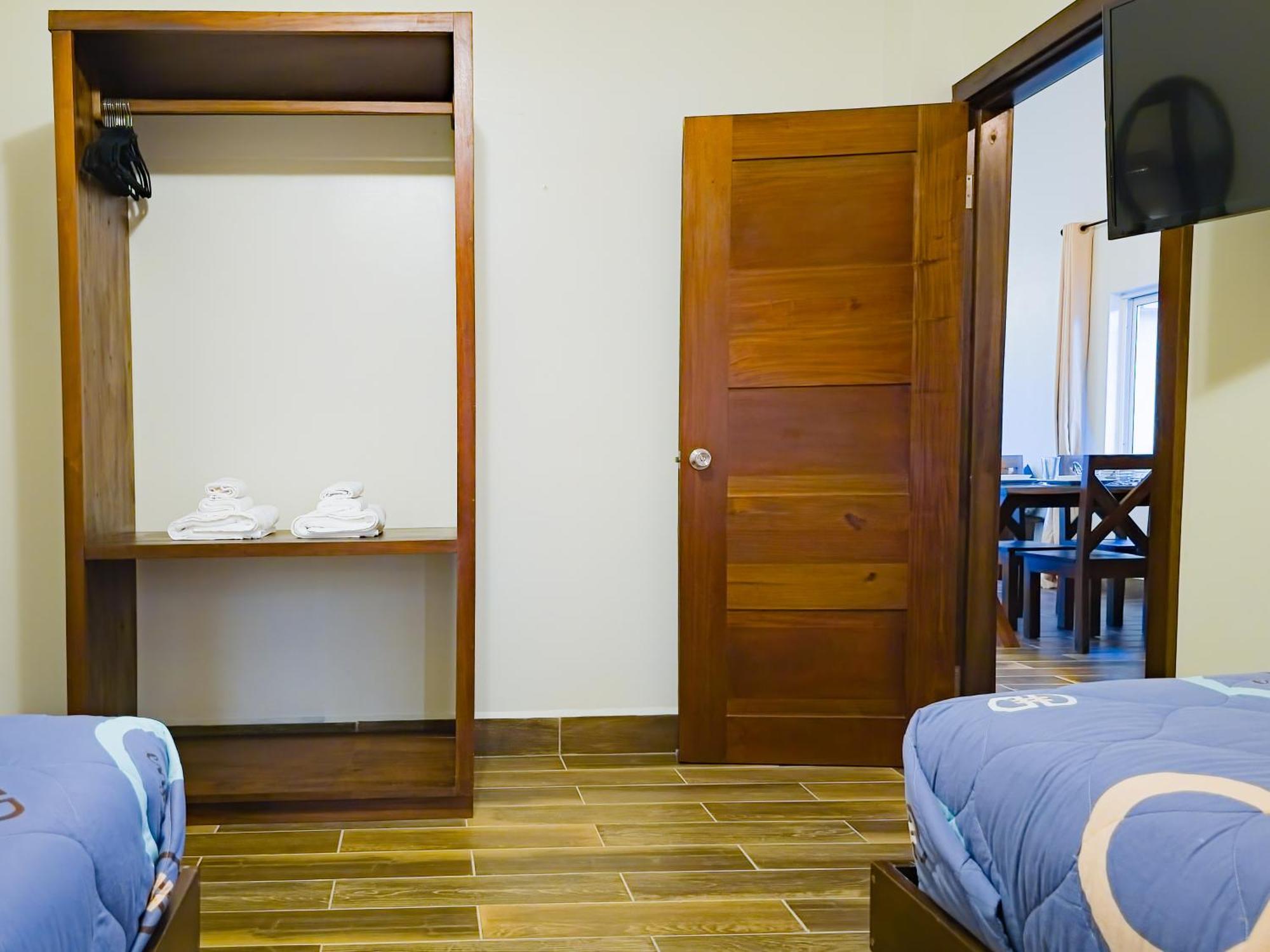 Louis' Apartments Placencia Экстерьер фото