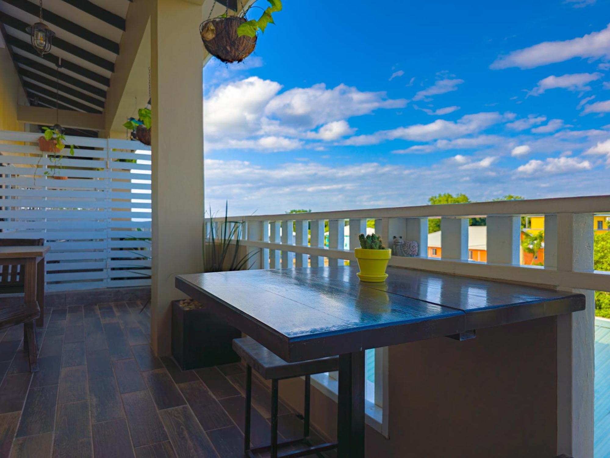 Louis' Apartments Placencia Экстерьер фото