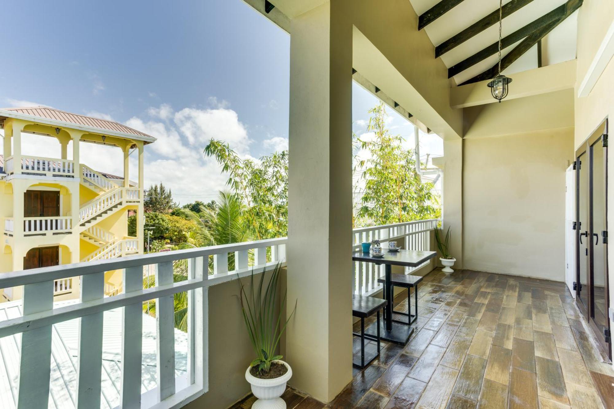 Louis' Apartments Placencia Экстерьер фото