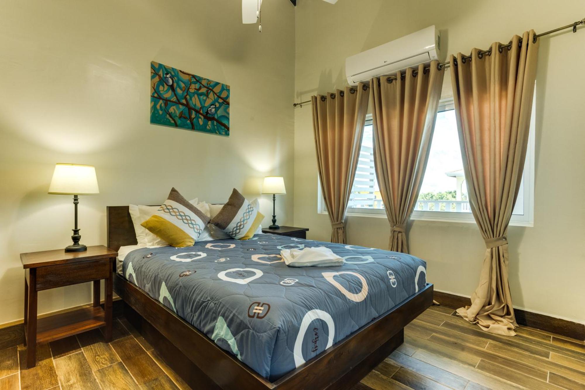Louis' Apartments Placencia Экстерьер фото