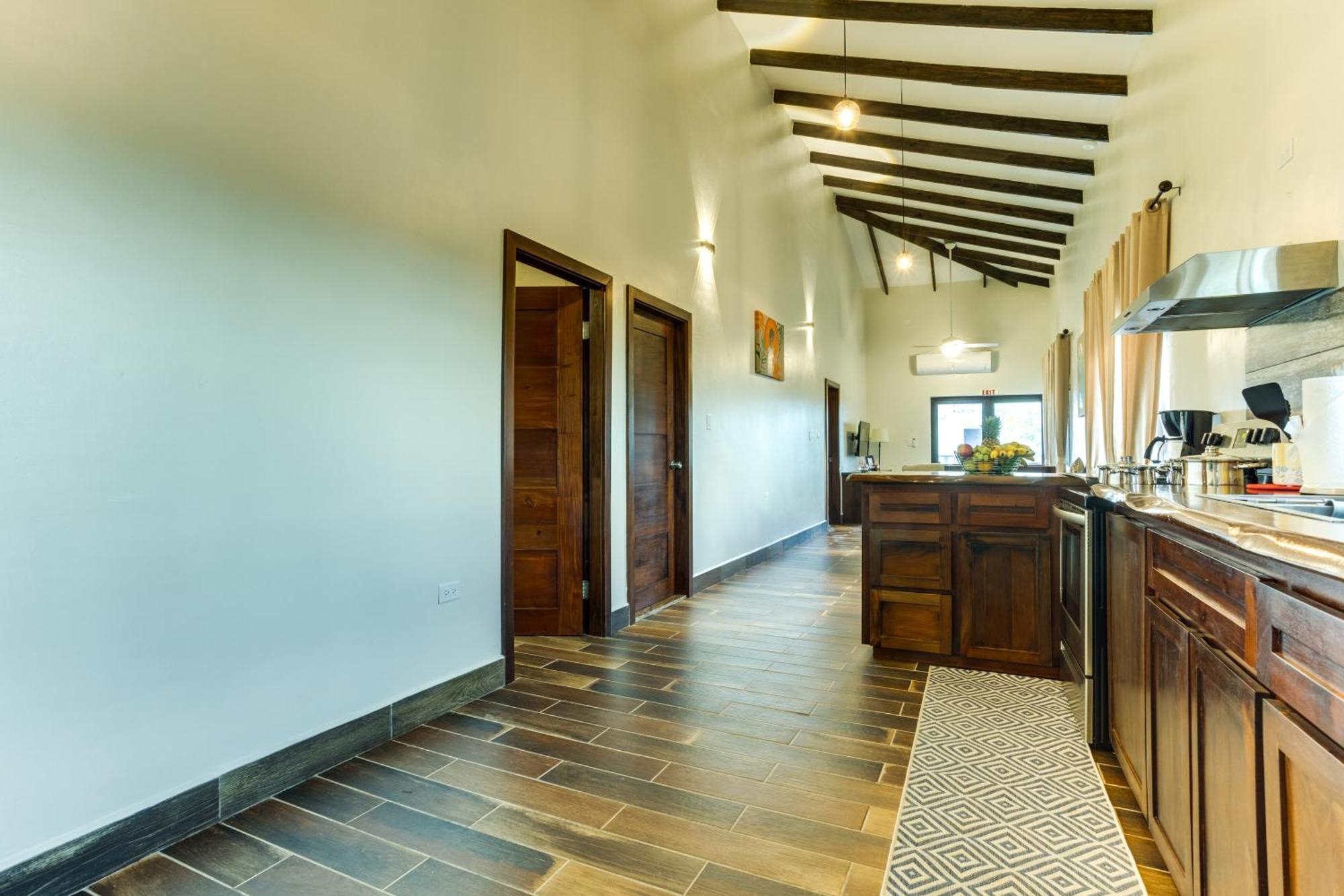 Louis' Apartments Placencia Экстерьер фото